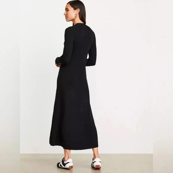 Petite LOFT Versa Ribbed V-Neck Maxi Sweater Dress in Size Medium - Picture 3 of 8